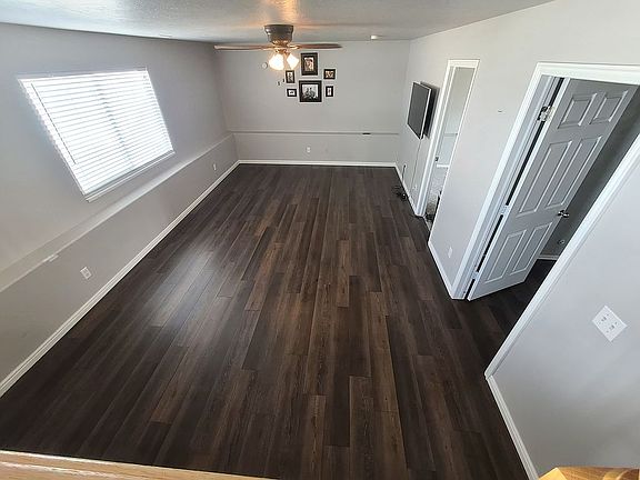 4th image of 2039 E Easter Dr