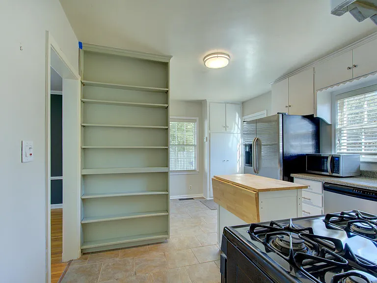 2239 S Louisville Ave — Photo 12