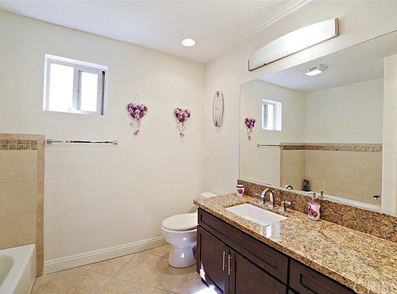 5th image of 5727 Camellia Ave Unit 109