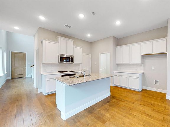 2nd image of 716 Brenham Ave