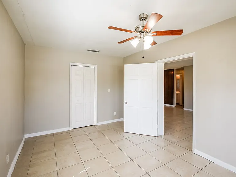 841 NE 51st Ct — Photo 10