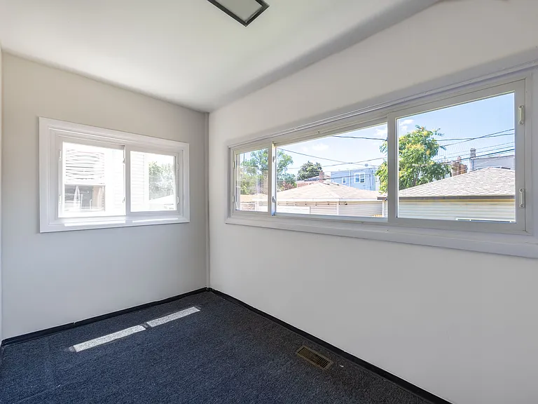 2110 N Avers Ave — Photo 9