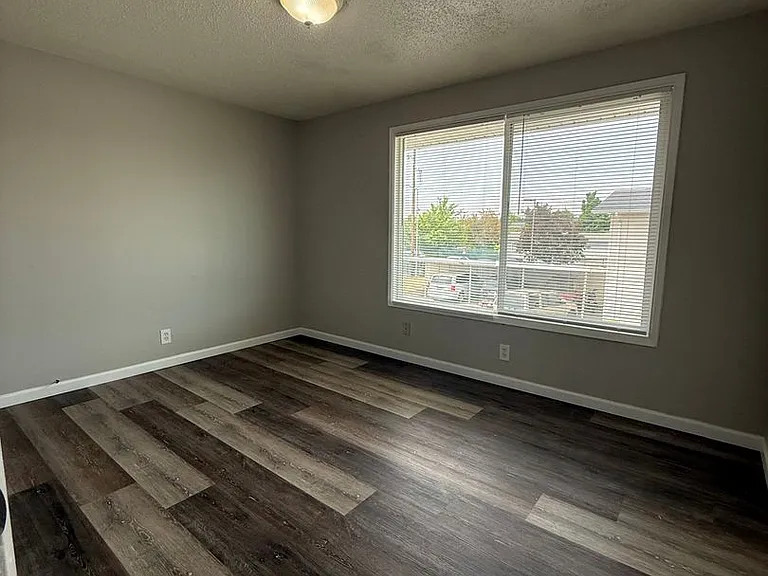 475-18th Ave SE — Photo 4