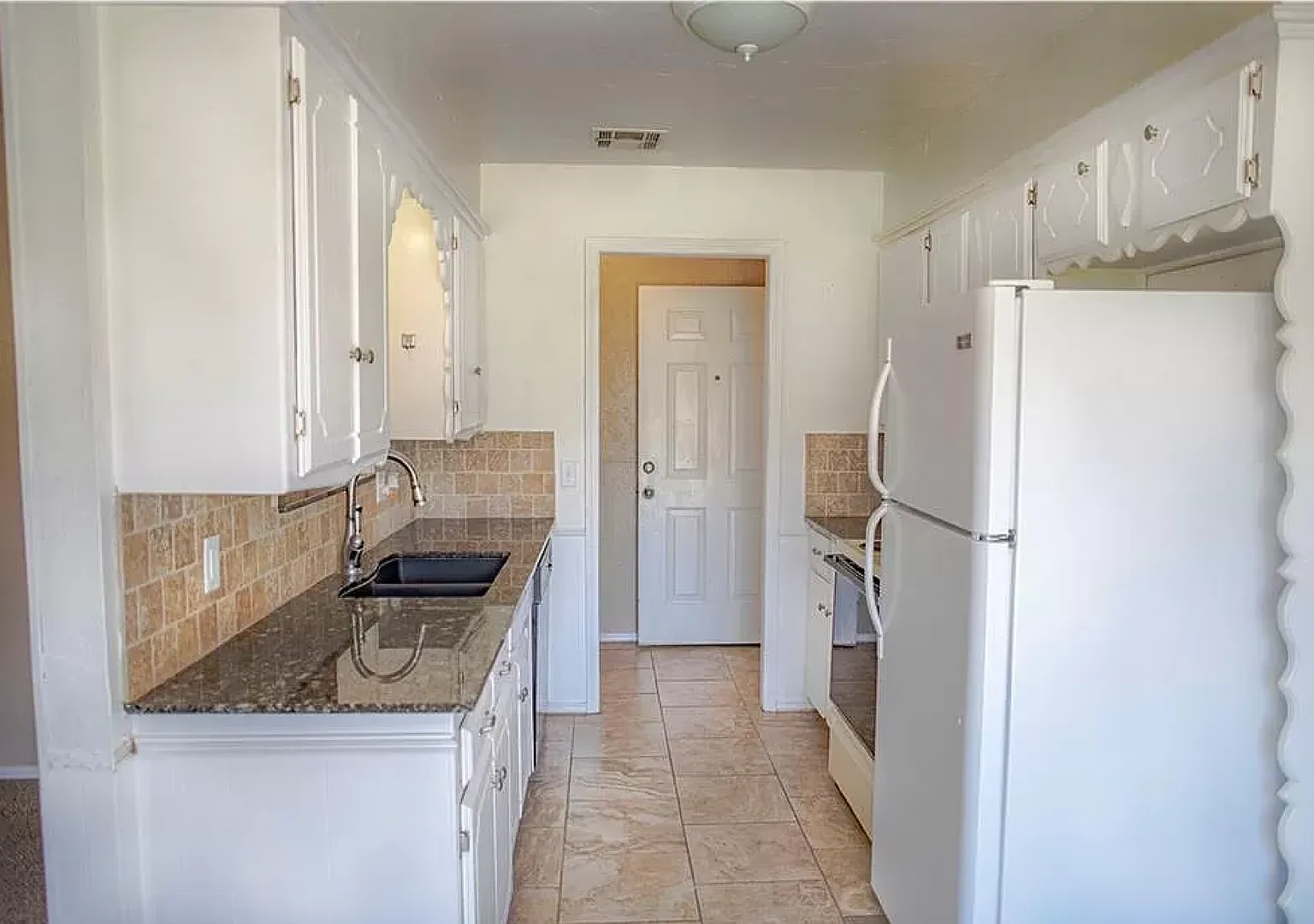 Charming 3-Bedroom / 2-Bathroom Home Next to Ray Trent Park! — Photo 4
