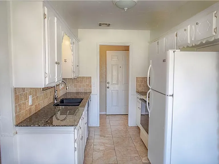 204 Vickie Dr — Photo 4