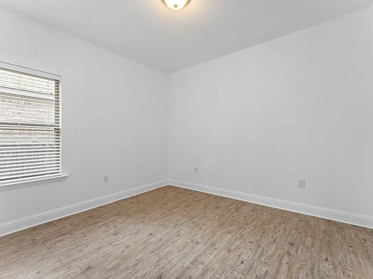 27320 Lashay Dr — Photo 20