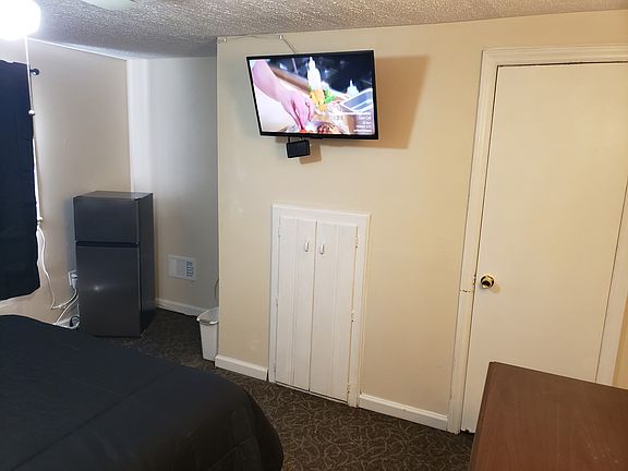 5th image of 2288 Miriam Ln