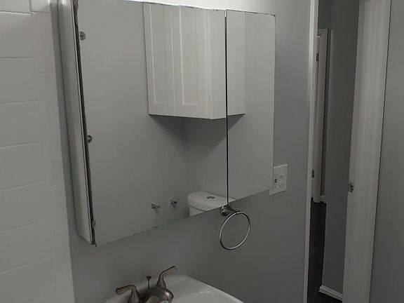 2nd image of 1431 Morris Rd SE APT B
