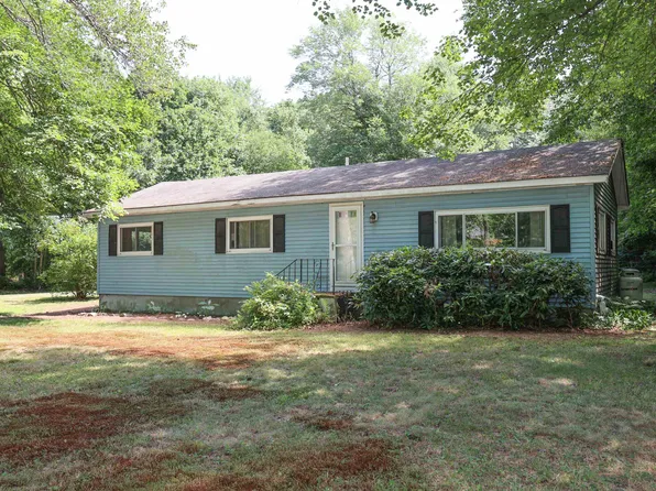 17 Farmer Road, Hooksett, NH 03106