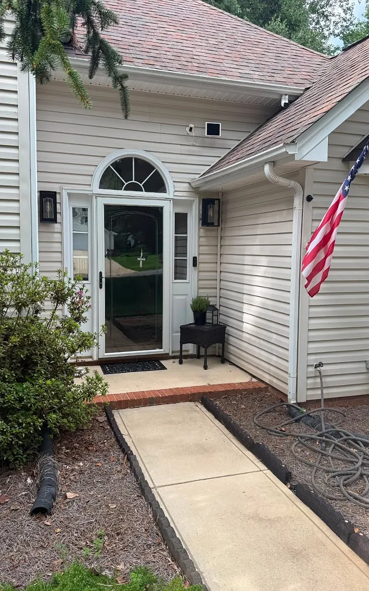 3 bed, 2290 sqft, $2,775 — Photo 2