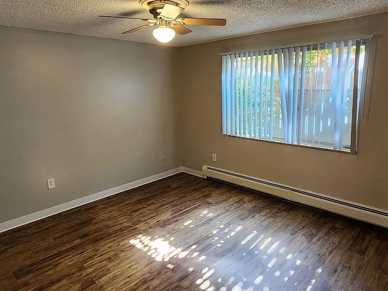 Crestview Apartments — Photo 9