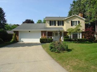 215 N Sunnybank Rd, Saint Joseph, MI 49085