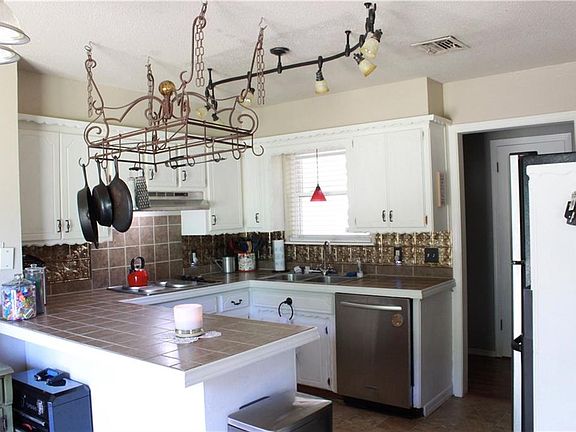 4th image of 4400 Woodland Park Ter