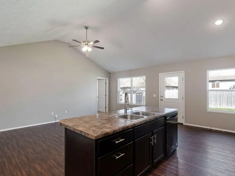 1450 S Olde Savannah Ave — Photo 5