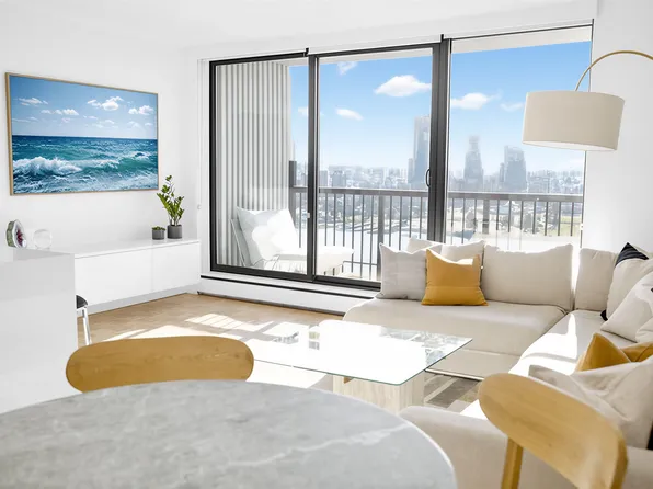 1330 Harwood St #907, Vancouver, BC V6E 1S8