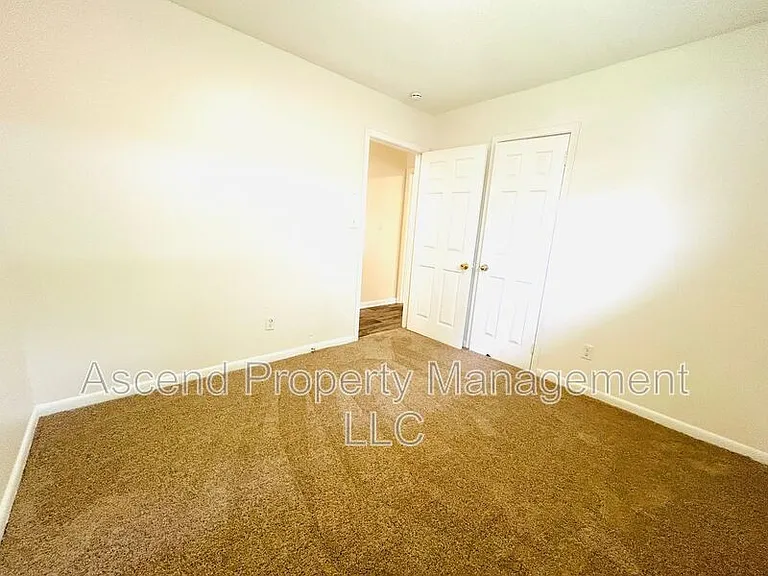 1102 N Hickory St #A — Photo 6