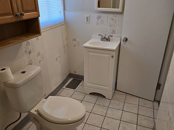 5th image of 347 Concord Ave #1