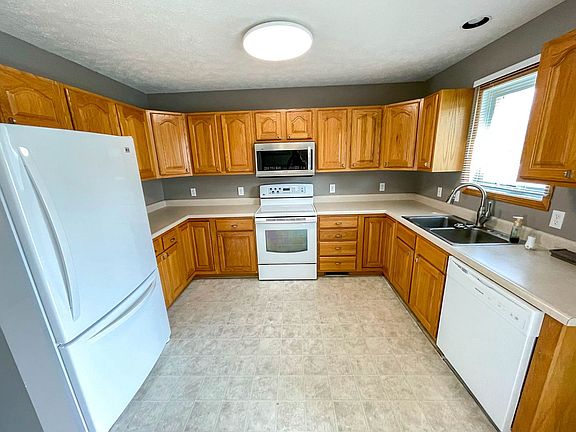 3rd image of 7600 Brummond Dr Suite 2