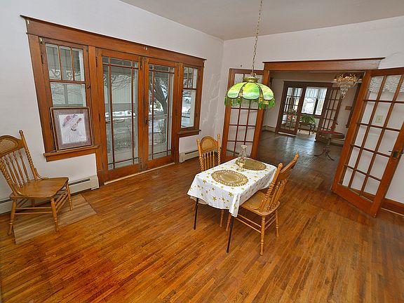 5th image of 221 E Grove St