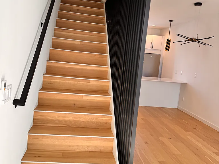 2344 Franklin Ave E — Photo 35