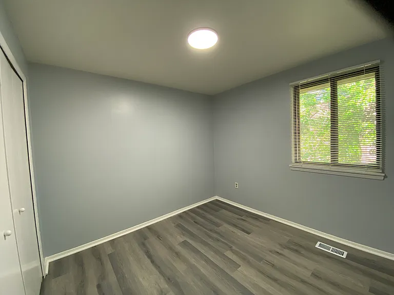7332 Mossy Brink Ct — Photo 10