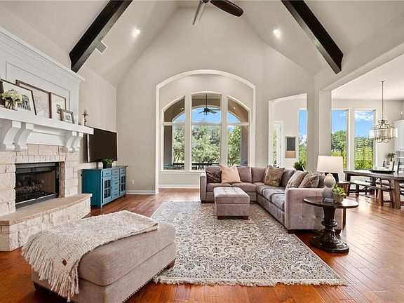 5th image of 2808 Vista Heights Dr