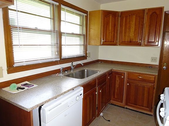 4th image of 8656 E 53rd St