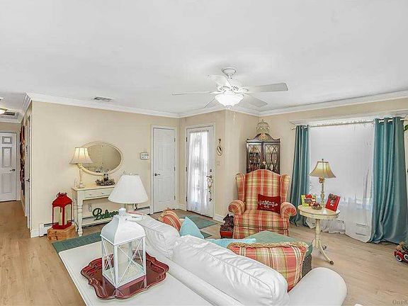 5th image of 12 Flintridge Dr