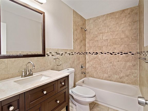 5th image of 1197 Washington Cir #1197A
