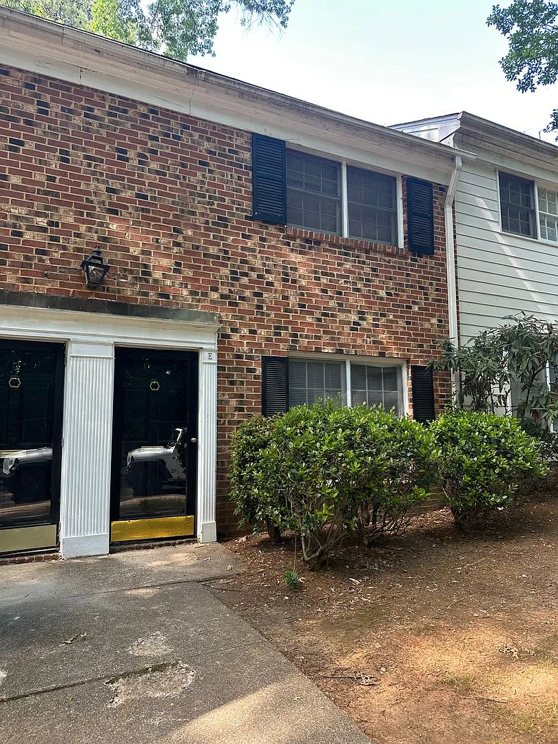 2 Bedroom/ 2 1/2 Bath Condo In Georgetown — Photo 1