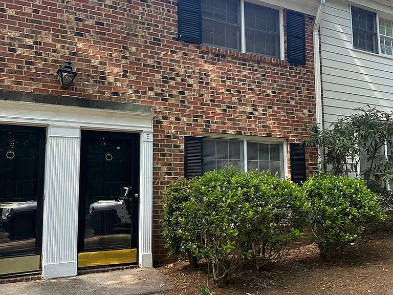 2800 E Carriage Dr — Photo 1