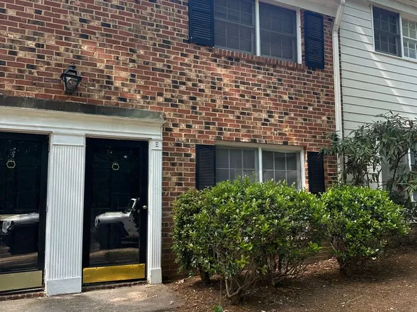 2800 E Carriage Dr, Winston Salem, NC 27106