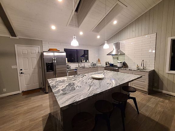 5th image of 475 Villa Grove Ave