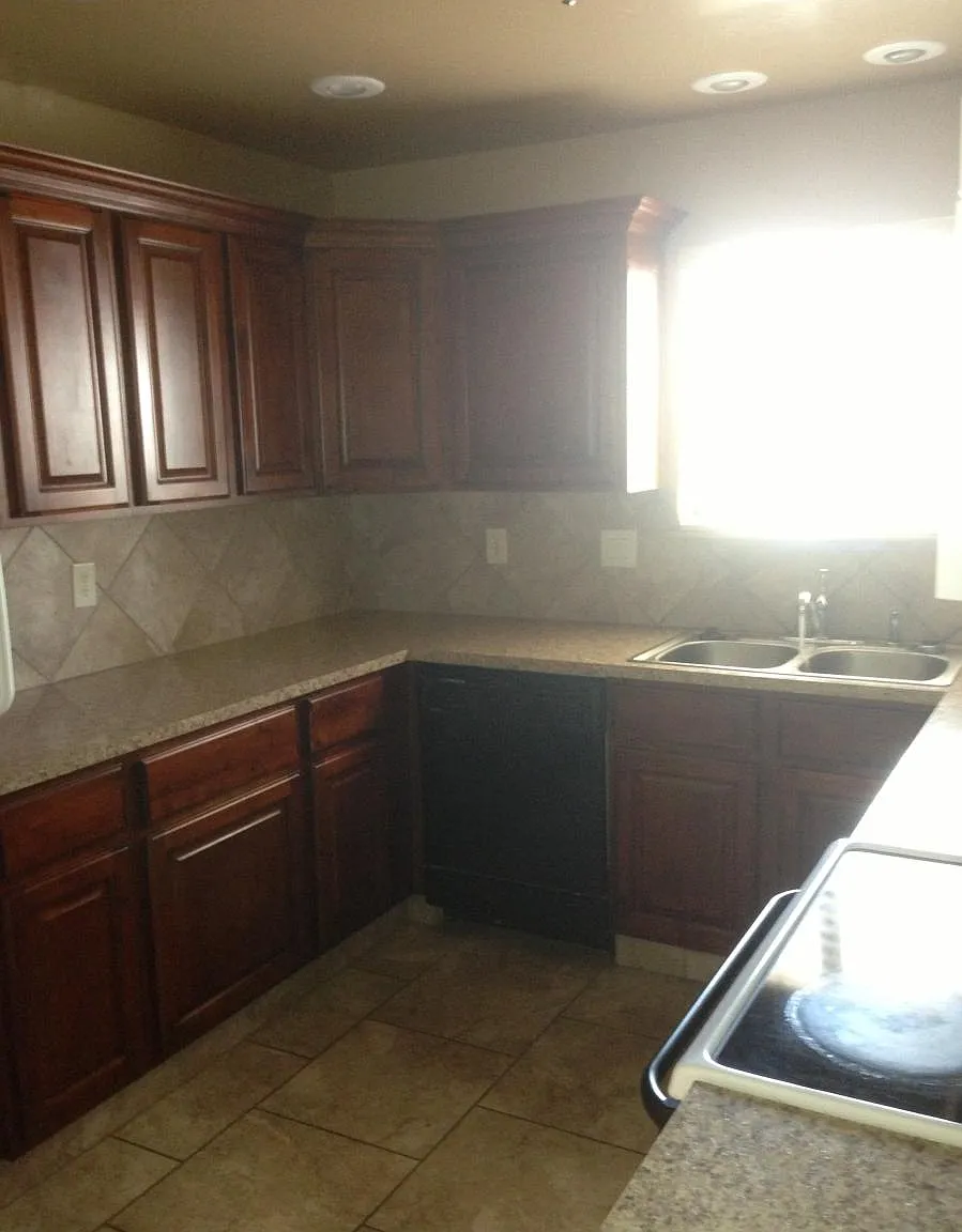 805 Mormon Place — Photo 2