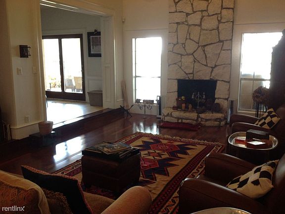 4- 130 RG Living Room with double height