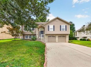 524 NE Topaz Dr, Lees Summit, MO 64086