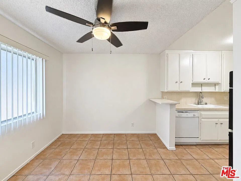 2 bed, 2.0 bath, 1100 sqft, $2,950 — Photo 3