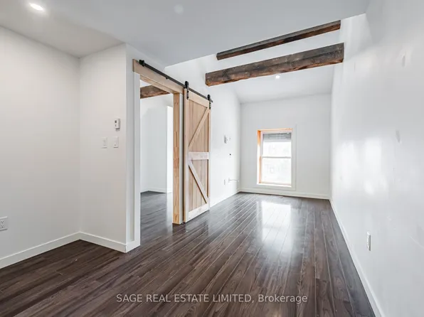 14 Cross St #3, Hamilton, ON L9H 2R4