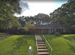 1202 Cliffwood Rd, Euless, TX 76040