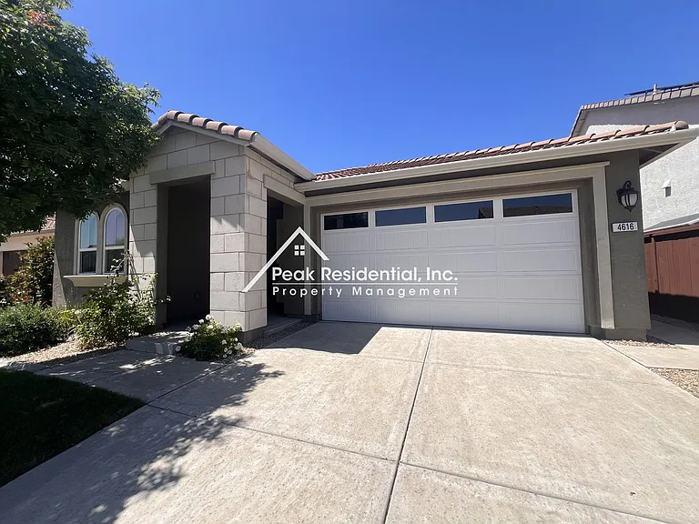 4616 S Hills Dr — Photo 3