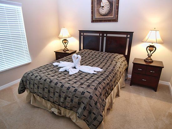 WHI4P843SD-QueenMasterBedroom