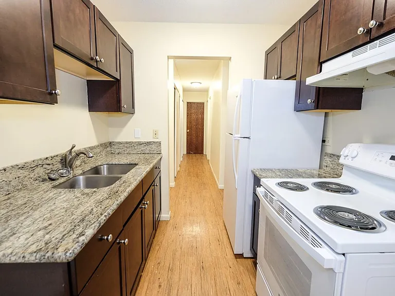 Cedar Avenue Apartments — Photo 32