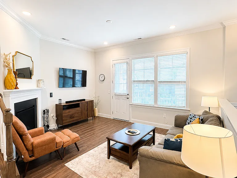 126 Mazarin Ln — Photo 3