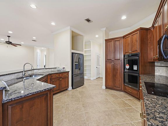 4th image of 134 Rivercrest Cir