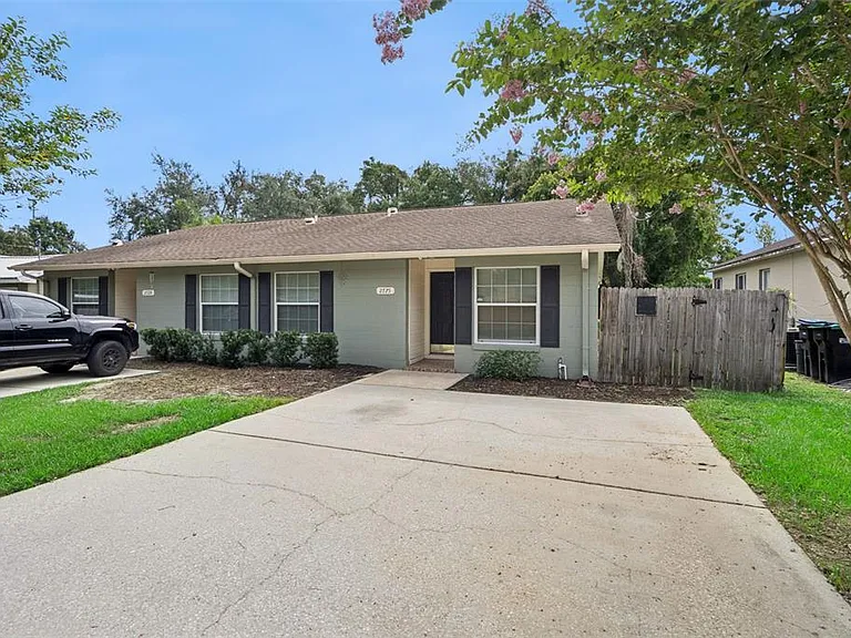 2725 Mayer St — Photo 2