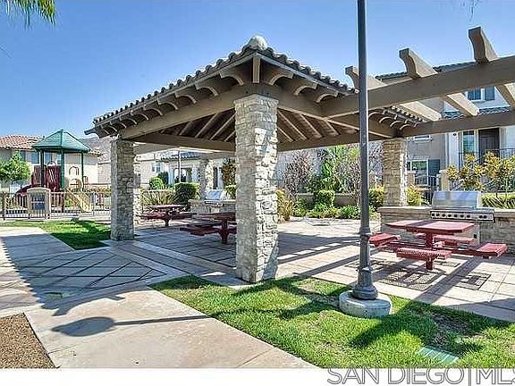 3rd image of 10452 Whitcomb Way Unit 165