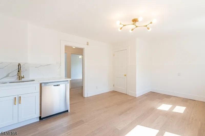 2 bed, 1.0 bath, $2,750 — Photo 4