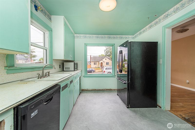 5th image of 1316 S Laurel Street