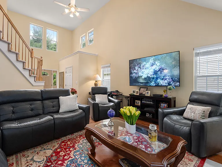 25 Magnolia Ln — Photo 3