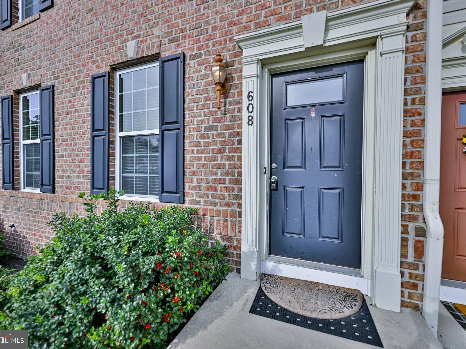 4 bed, 2.5 bath, 2228 sqft, $2,600 — Photo 2